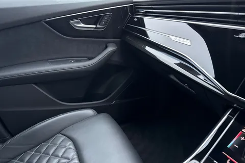 DH73HFZ Audi Q8 SQ8 TFSI Quattro Black Edition 5dr Tiptronic Thumbnail #58