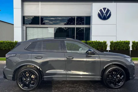 MD25EEO Volkswagen Tiguan 1.5 eTSI 150 R-Line 5dr DSG **BLACK PACK + INFO PACK** Thumbnail #4