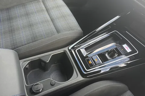 YC72KGZ Volkswagen Golf 1.4 TSI GTE 5dr DSG, WINTER PK, 18' BAKERSFIELD ALLOYS Thumbnail #22