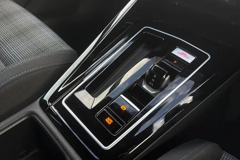 YC72KGZ Volkswagen Golf 1.4 TSI GTE 5dr DSG, WINTER PK, 18' BAKERSFIELD ALLOYS Thumbnail #35