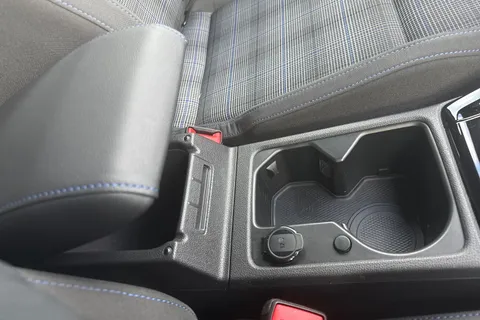 YC72KGZ Volkswagen Golf 1.4 TSI GTE 5dr DSG, WINTER PK, 18' BAKERSFIELD ALLOYS Thumbnail #36