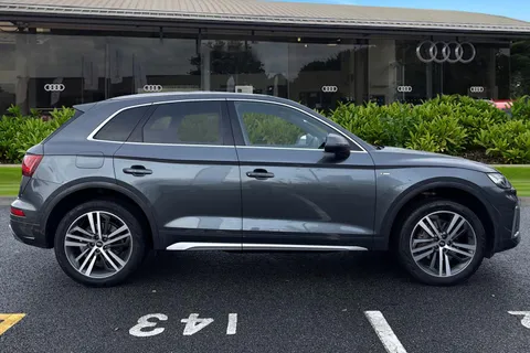 SV22ZDP Audi Q5 2.0 TDI 40 S line S Tronic quattro Euro 6 (s/s) 5dr Thumbnail #4