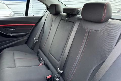 YE67PPF BMW 3 Series 1.5 318i Sport Auto Euro 6 (s/s) 4dr Thumbnail #18