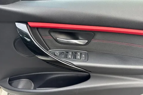 YE67PPF BMW 3 Series 1.5 318i Sport Auto Euro 6 (s/s) 4dr Thumbnail #20