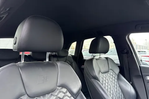 SV22ZDP Audi Q5 2.0 TDI 40 S line S Tronic quattro Euro 6 (s/s) 5dr Thumbnail #24