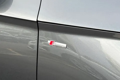 SV22ZDP Audi Q5 2.0 TDI 40 S line S Tronic quattro Euro 6 (s/s) 5dr Thumbnail #28