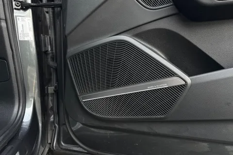 SV22ZDP Audi Q5 2.0 TDI 40 S line S Tronic quattro Euro 6 (s/s) 5dr Thumbnail #29