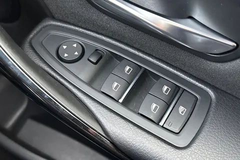 YE67PPF BMW 3 Series 1.5 318i Sport Auto Euro 6 (s/s) 4dr Thumbnail #32