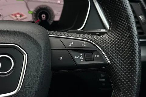 SV22ZDP Audi Q5 2.0 TDI 40 S line S Tronic quattro Euro 6 (s/s) 5dr Thumbnail #38