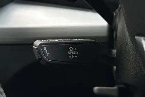 SV22ZDP Audi Q5 2.0 TDI 40 S line S Tronic quattro Euro 6 (s/s) 5dr Thumbnail #40