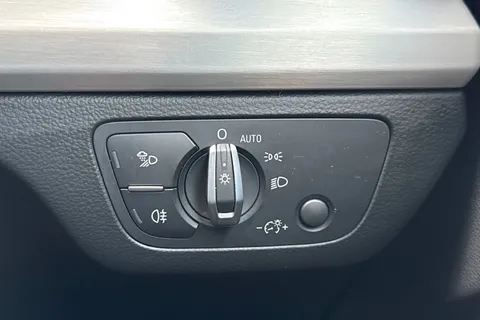 SV22ZDP Audi Q5 2.0 TDI 40 S line S Tronic quattro Euro 6 (s/s) 5dr Thumbnail #41