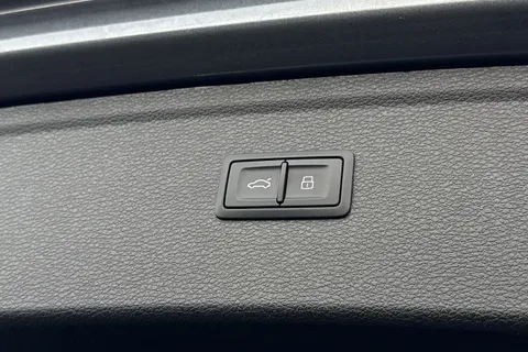 SV22ZDP Audi Q5 2.0 TDI 40 S line S Tronic quattro Euro 6 (s/s) 5dr Thumbnail #44