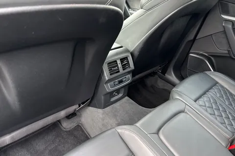 SV22ZDP Audi Q5 2.0 TDI 40 S line S Tronic quattro Euro 6 (s/s) 5dr Thumbnail #46