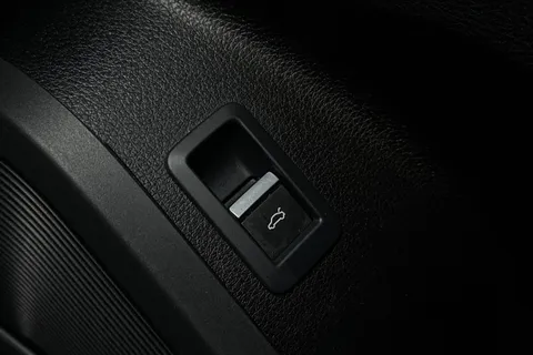 SV22ZDP Audi Q5 2.0 TDI 40 S line S Tronic quattro Euro 6 (s/s) 5dr Thumbnail #47