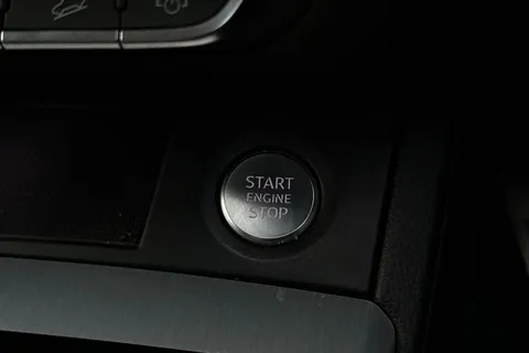 SV22ZDP Audi Q5 2.0 TDI 40 S line S Tronic quattro Euro 6 (s/s) 5dr Thumbnail #49