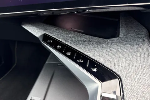 KW74OYY PEUGEOT 3008 1.2 HYBRID GT e-DSC6 Euro 6 (s/s) 5dr Thumbnail #57