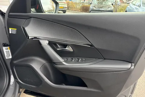 LY73TWV PEUGEOT 2008 1.2 PureTech GT EAT Euro 6 (s/s) 5dr Thumbnail #21