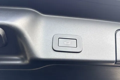 DP25CZL Land Rover Range Rover Evoque 2.0 D200 Dynamic SE 5dr Thumbnail #31