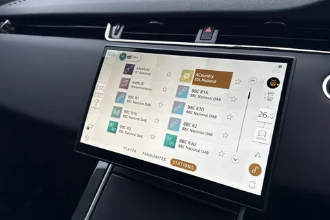 DP25CZL Land Rover Range Rover Evoque 2.0 D200 Dynamic SE 5dr Thumbnail #35