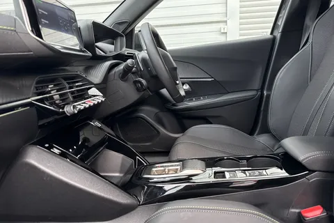 LY73TWV PEUGEOT 2008 1.2 PureTech GT EAT Euro 6 (s/s) 5dr Thumbnail #35