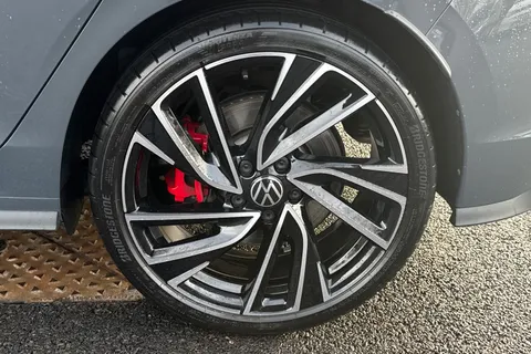 RJ24LRY Volkswagen Golf 2.0 TSI GTI 5dr DSG, LEATHER, PAN ROOF, DCC, REAR CAMERA, 19' ALLOYS Thumbnail #11