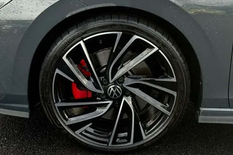 RJ24LRY Volkswagen Golf 2.0 TSI GTI 5dr DSG, LEATHER, PAN ROOF, DCC, REAR CAMERA, 19' ALLOYS Thumbnail #12