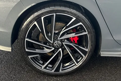 RJ24LRY Volkswagen Golf 2.0 TSI GTI 5dr DSG, LEATHER, PAN ROOF, DCC, REAR CAMERA, 19' ALLOYS Thumbnail #14