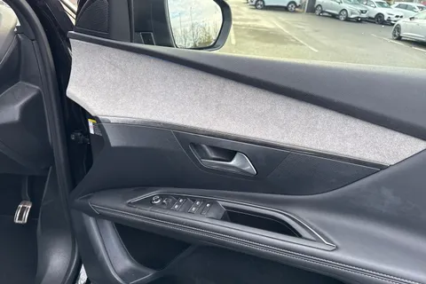 NJ24PHA PEUGEOT 3008 1.6 14.2kWh GT e-EAT Euro 6 (s/s) 5dr Thumbnail #21