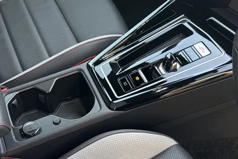 RJ24LRY Volkswagen Golf 2.0 TSI GTI 5dr DSG, LEATHER, PAN ROOF, DCC, REAR CAMERA, 19' ALLOYS Thumbnail #24