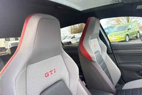 RJ24LRY Volkswagen Golf 2.0 TSI GTI 5dr DSG, LEATHER, PAN ROOF, DCC, REAR CAMERA, 19' ALLOYS Thumbnail #25