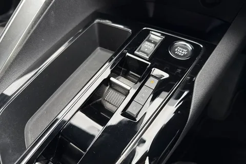 NJ24PHA PEUGEOT 3008 1.6 14.2kWh GT e-EAT Euro 6 (s/s) 5dr Thumbnail #23