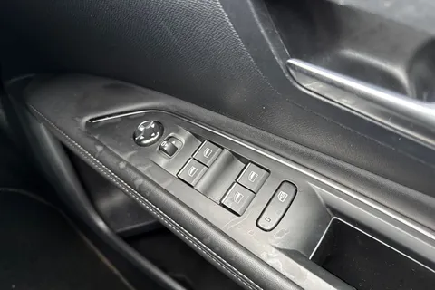 NJ24PHA PEUGEOT 3008 1.6 14.2kWh GT e-EAT Euro 6 (s/s) 5dr Thumbnail #44
