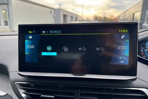 NJ24PHA PEUGEOT 3008 1.6 14.2kWh GT e-EAT Euro 6 (s/s) 5dr Thumbnail #48