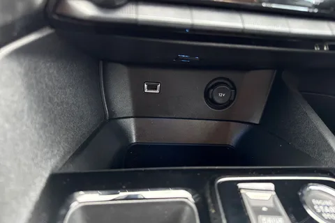 NJ24PHA PEUGEOT 3008 1.6 14.2kWh GT e-EAT Euro 6 (s/s) 5dr Thumbnail #57