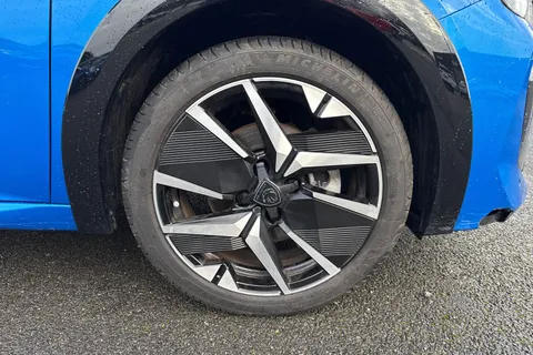DU74RVL PEUGEOT 208 1.2 HYBRID GT e-DSC6 Euro 6 (s/s) 5dr Thumbnail #10