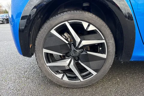 DU74RVL PEUGEOT 208 1.2 HYBRID GT e-DSC6 Euro 6 (s/s) 5dr Thumbnail #11