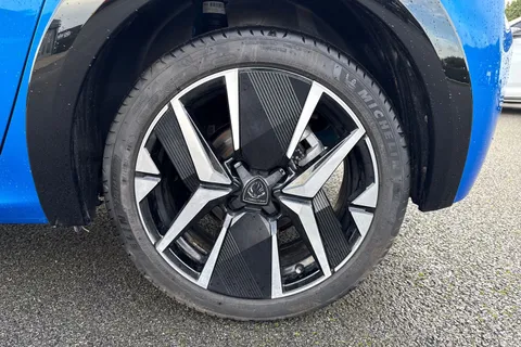 DU74RVL PEUGEOT 208 1.2 HYBRID GT e-DSC6 Euro 6 (s/s) 5dr Thumbnail #12