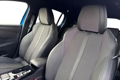 DU74RVL PEUGEOT 208 1.2 HYBRID GT e-DSC6 Euro 6 (s/s) 5dr Thumbnail #16