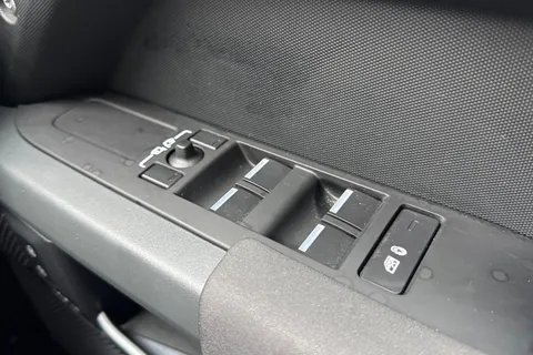 DY23CWK Land Rover Defender 110 3.0 D300 X-Dynamic S 5dr Thumbnail #27