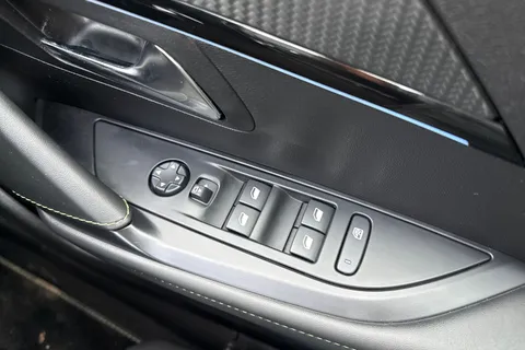 DU74RVL PEUGEOT 208 1.2 HYBRID GT e-DSC6 Euro 6 (s/s) 5dr Thumbnail #42