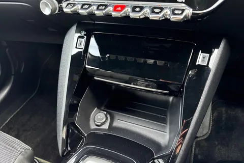 DU74RVL PEUGEOT 208 1.2 HYBRID GT e-DSC6 Euro 6 (s/s) 5dr Thumbnail #54