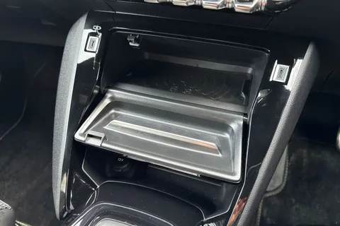 DU74RVL PEUGEOT 208 1.2 HYBRID GT e-DSC6 Euro 6 (s/s) 5dr Thumbnail #55