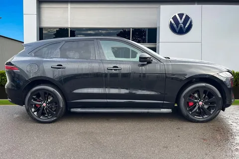 BP72MYY Jaguar F-Pace 2.0 D200 MHEV R-Dynamic Black Auto AWD Euro 6 (s/s) 5dr Thumbnail #4