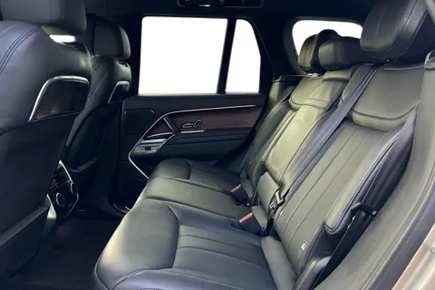 4 of 50 for Land Rover Range Rover 3.0 P550e 38.2kWh Autobiography SUV 5dr Petrol Plug-in Hybrid Auto 4WD Euro 6 (s/s) (550 ps)