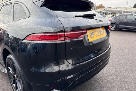 BP72MYY Jaguar F-Pace 2.0 D200 MHEV R-Dynamic Black Auto AWD Euro 6 (s/s) 5dr Thumbnail #8