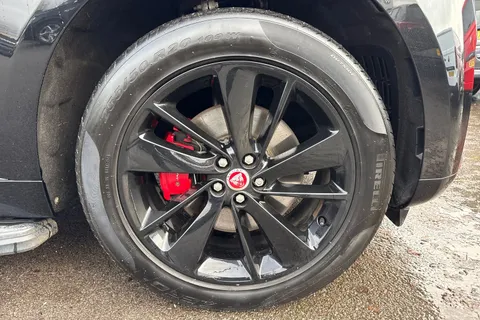 BP72MYY Jaguar F-Pace 2.0 D200 MHEV R-Dynamic Black Auto AWD Euro 6 (s/s) 5dr Thumbnail #10