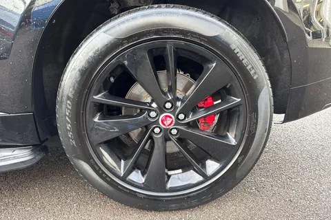 BP72MYY Jaguar F-Pace 2.0 D200 MHEV R-Dynamic Black Auto AWD Euro 6 (s/s) 5dr Thumbnail #11