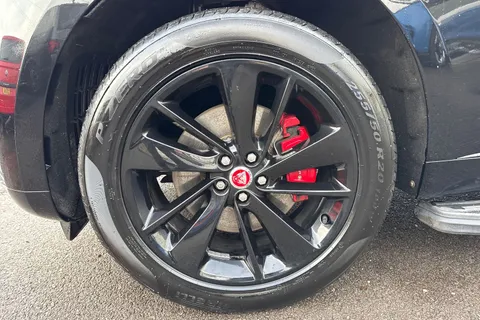 BP72MYY Jaguar F-Pace 2.0 D200 MHEV R-Dynamic Black Auto AWD Euro 6 (s/s) 5dr Thumbnail #12