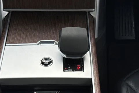 13 of 50 for Land Rover Range Rover 3.0 P550e 38.2kWh Autobiography SUV 5dr Petrol Plug-in Hybrid Auto 4WD Euro 6 (s/s) (550 ps)