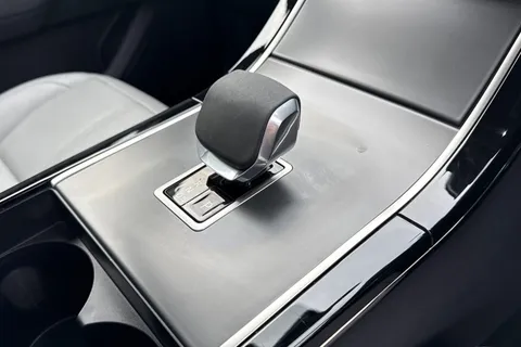 14 of 40 for Land Rover Range Rover Velar 2.0 D200 Dynamic SE 5dr